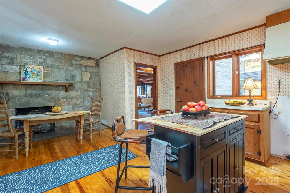 102 Weaver Mill Road Columbus, NC 28722