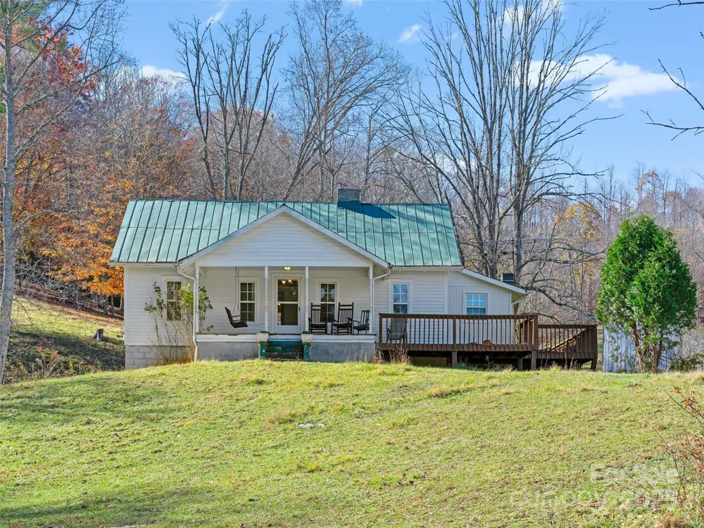 321 Lyle Lane Green Mountain, NC 28740