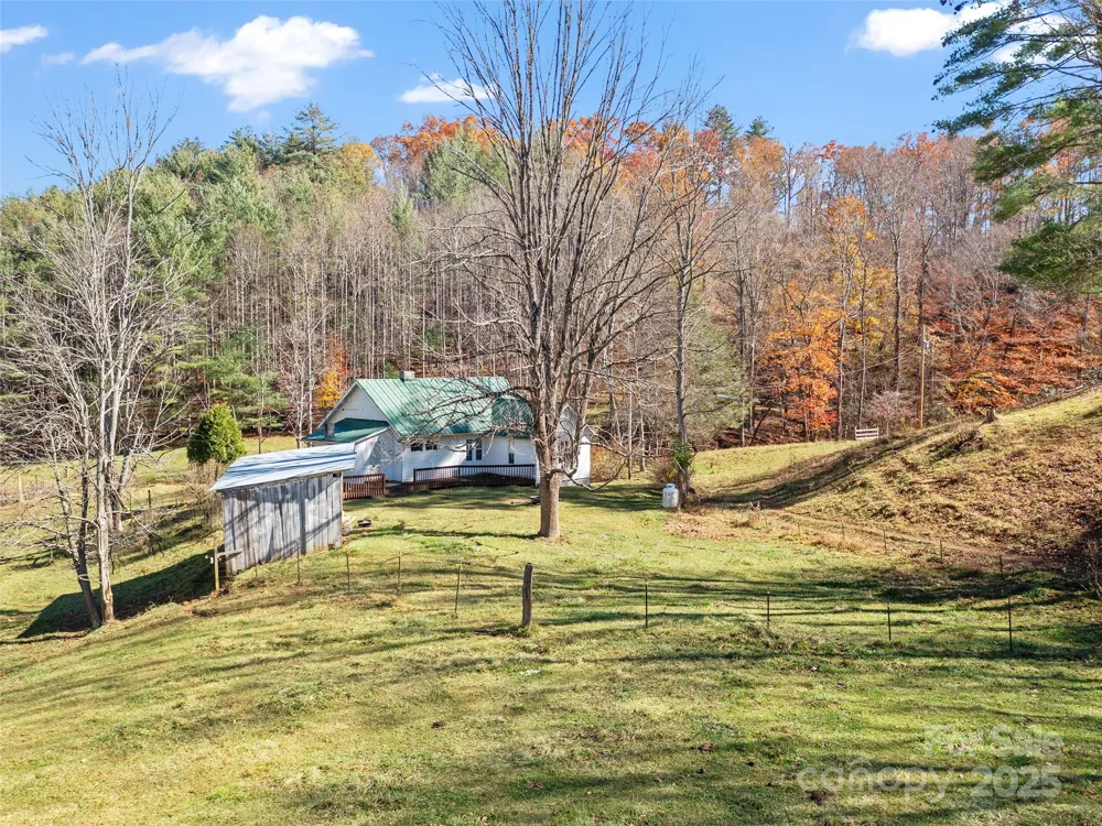 321 Lyle Lane Green Mountain, NC 28740