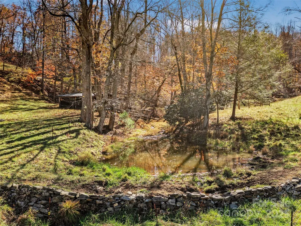 321 Lyle Lane Green Mountain, NC 28740