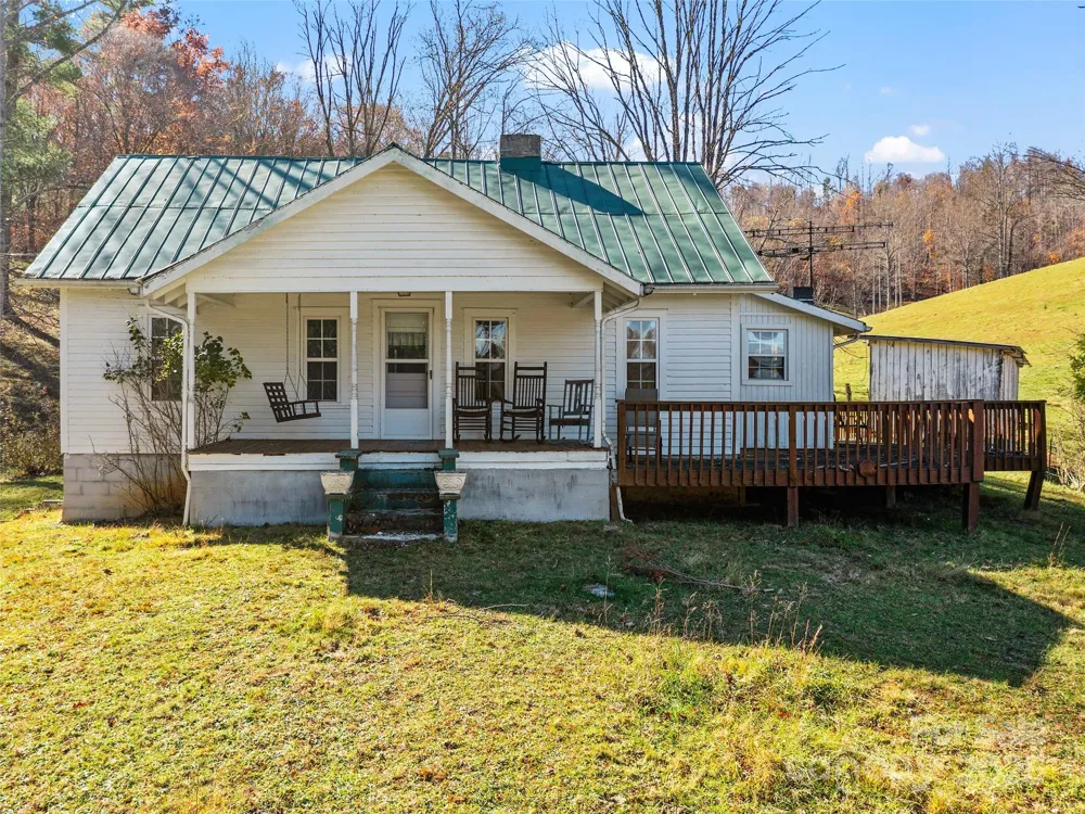 321 Lyle Lane Green Mountain, NC 28740