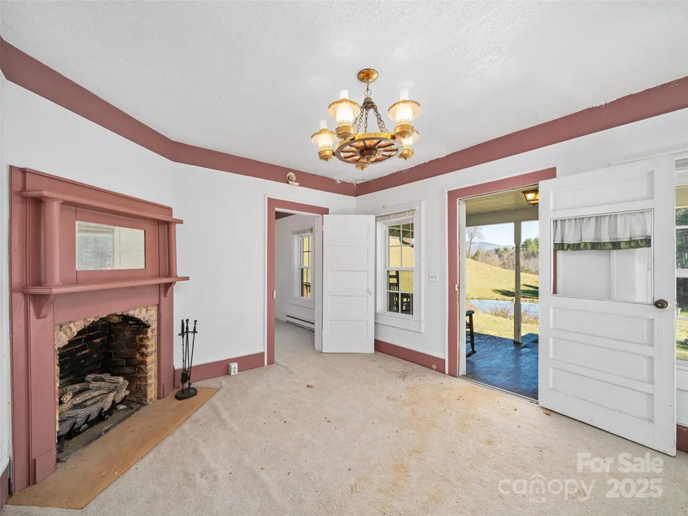 321 Lyle Lane Green Mountain, NC 28740