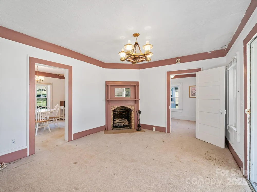 321 Lyle Lane Green Mountain, NC 28740