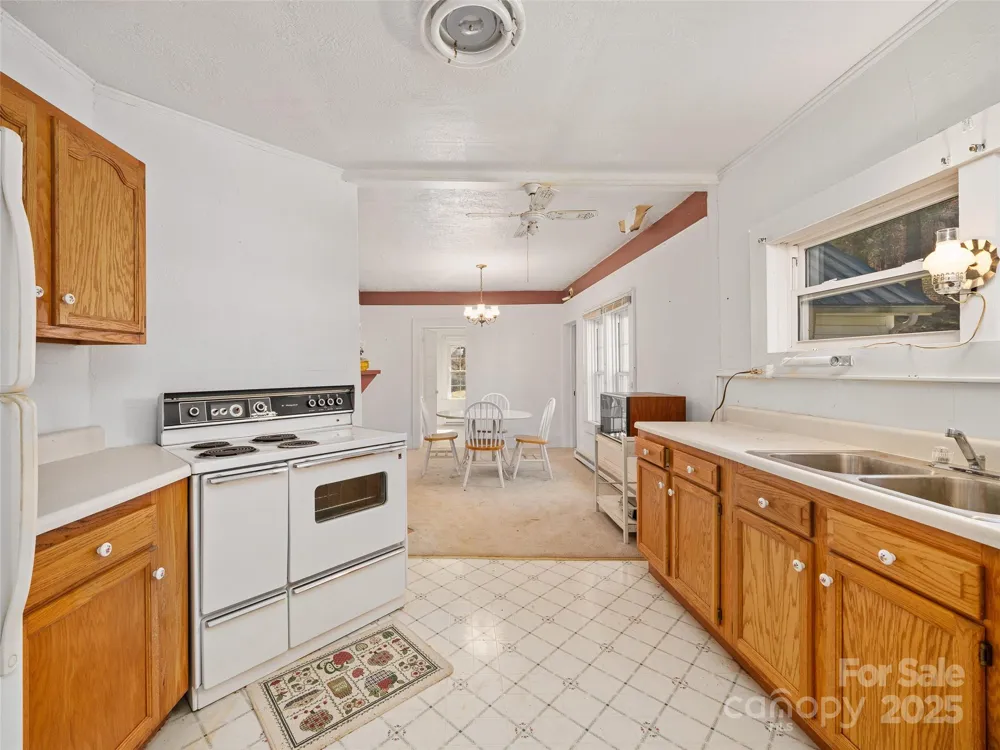 321 Lyle Lane Green Mountain, NC 28740