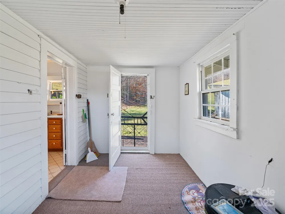 321 Lyle Lane Green Mountain, NC 28740