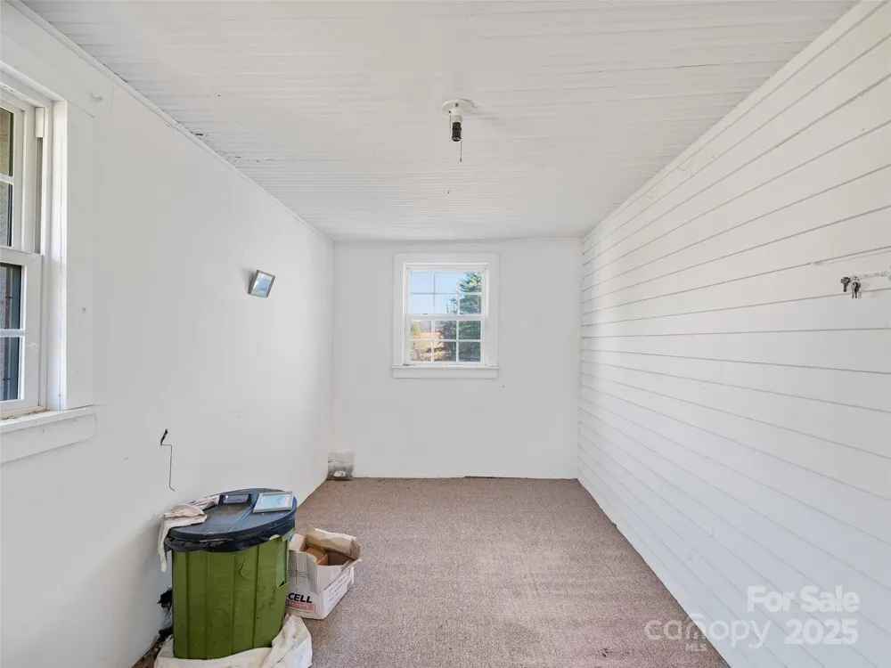 321 Lyle Lane Green Mountain, NC 28740