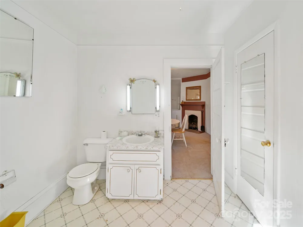 321 Lyle Lane Green Mountain, NC 28740