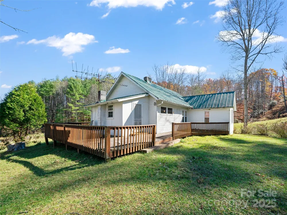 321 Lyle Lane Green Mountain, NC 28740