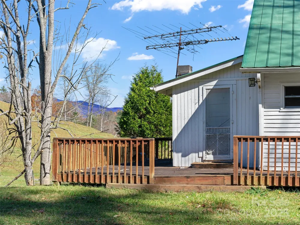 321 Lyle Lane Green Mountain, NC 28740