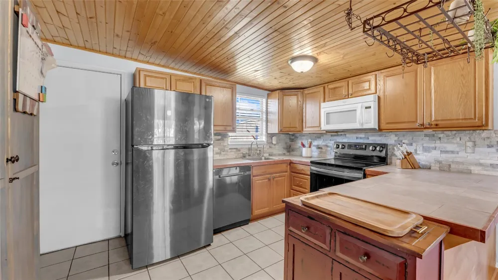 1415 Bee Lane Tow, TX 78672