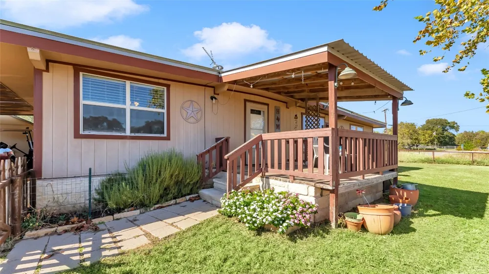 1415 Bee Lane Tow, TX 78672