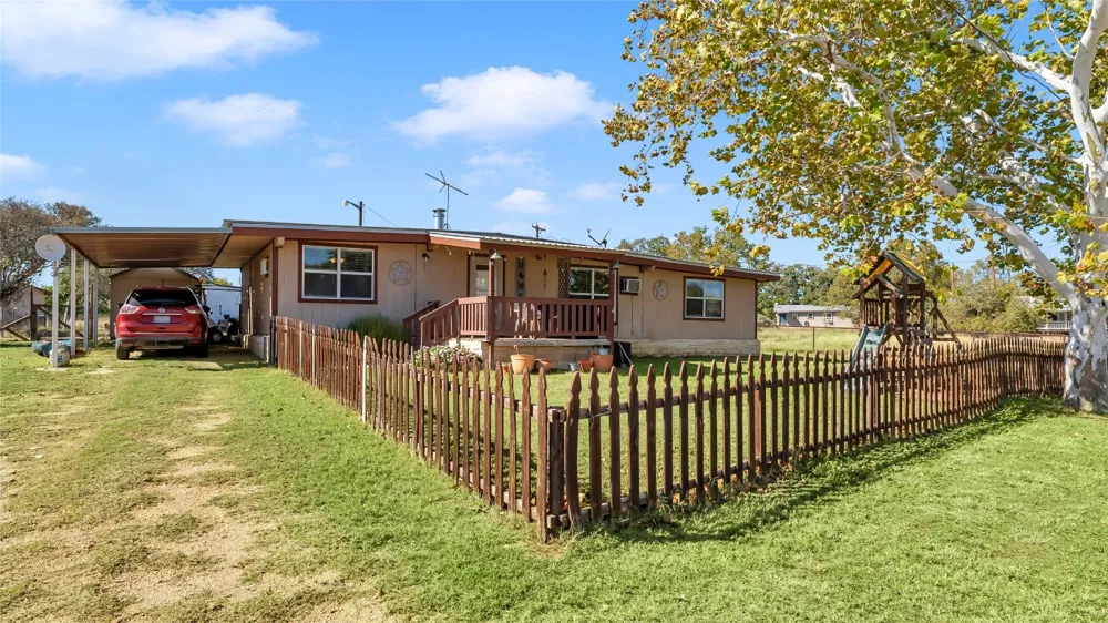 1415 Bee Lane Tow, TX 78672