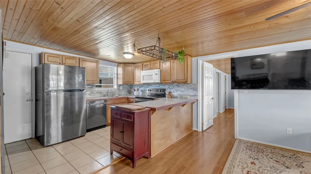 1415 Bee Lane Tow, TX 78672