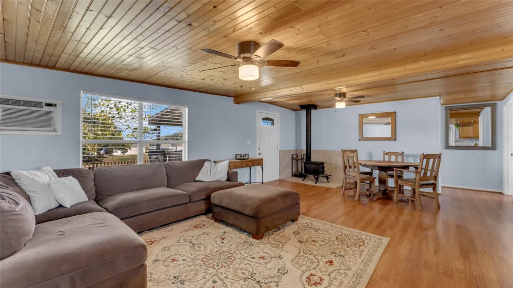 1415 Bee Lane Tow, TX 78672