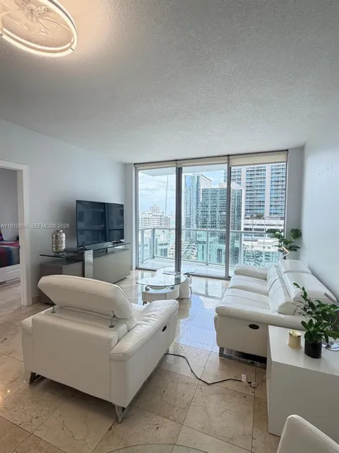 1050 Brickell Ave #1904