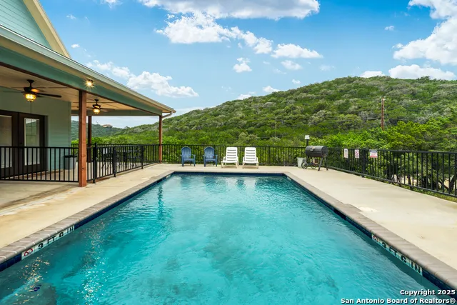 488 Canyon Oaks Concan, TX 78838