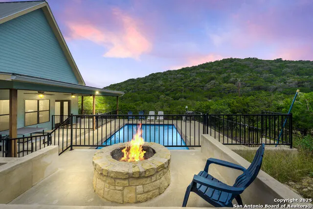 488 Canyon Oaks Concan, TX 78838