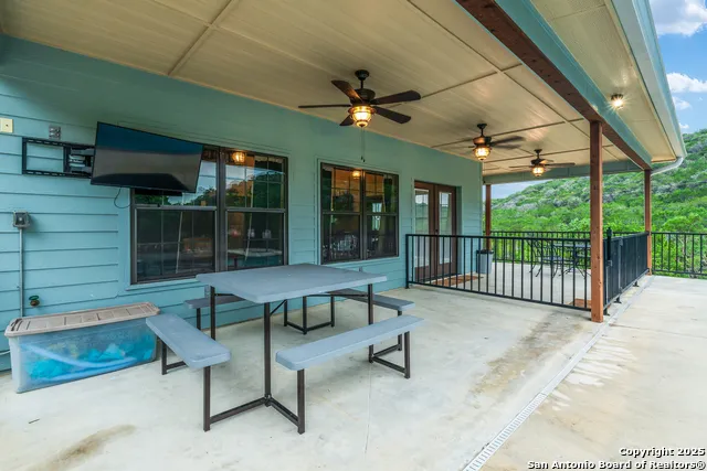 488 Canyon Oaks Concan, TX 78838