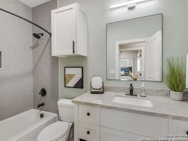 1228 ERVENDBERG AVE #304 New Braunfels, TX 78130