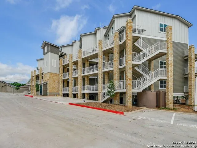 1228 ERVENDBERG AVE #304 New Braunfels, TX 78130