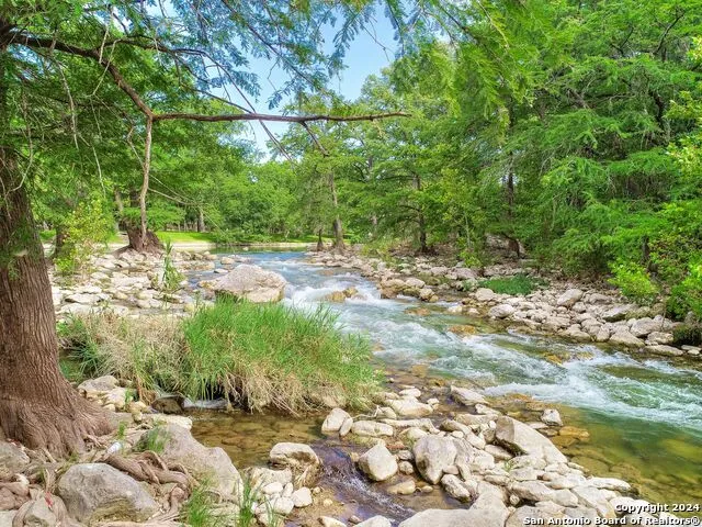 1228 ERVENDBERG AVE #304 New Braunfels, TX 78130