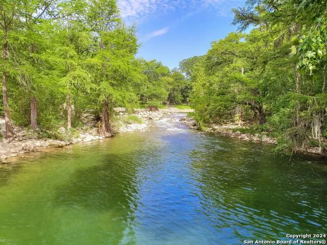 1228 ERVENDBERG AVE #304 New Braunfels, TX 78130