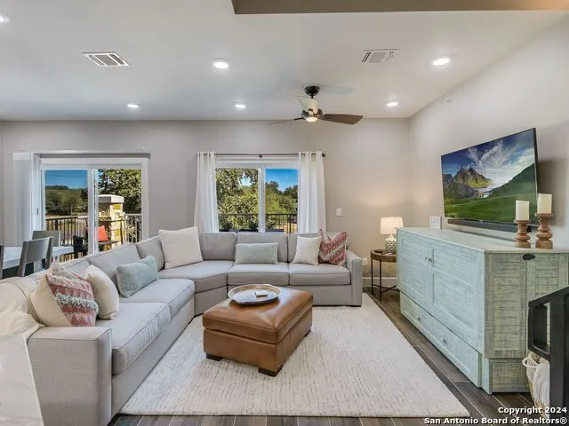 1228 ERVENDBERG AVE #304 New Braunfels, TX 78130