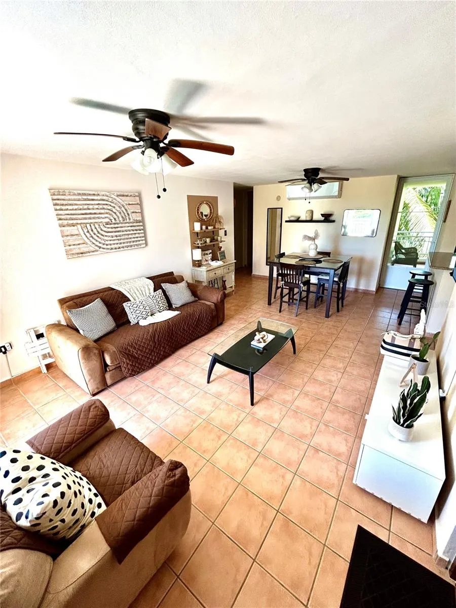 187 SECTOR EL MARTILLO, BARRIO MEDIANIA ALTA #F-304 Loiza, PR 00772
