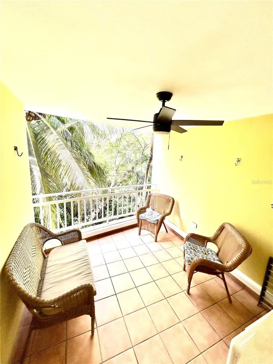 187 SECTOR EL MARTILLO, BARRIO MEDIANIA ALTA #F-304 Loiza, PR 00772
