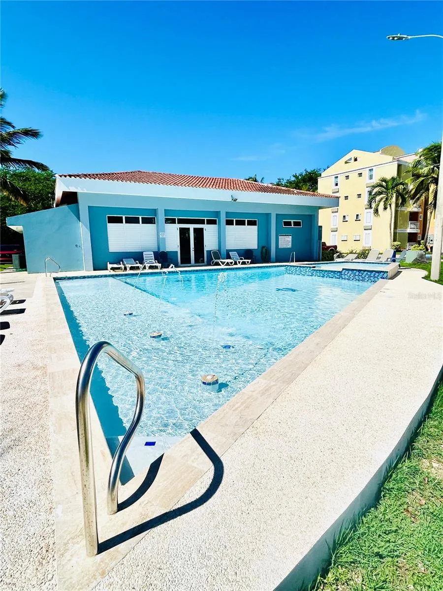 187 SECTOR EL MARTILLO, BARRIO MEDIANIA ALTA #F-304 Loiza, PR 00772