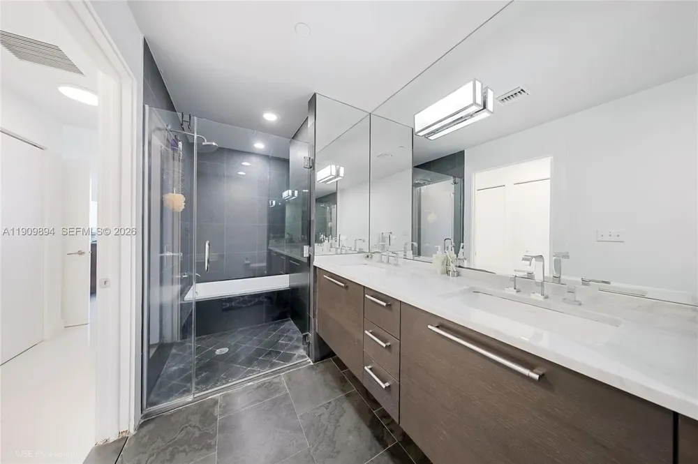 900 Biscayne Blvd #2602 Miami, FL 33132