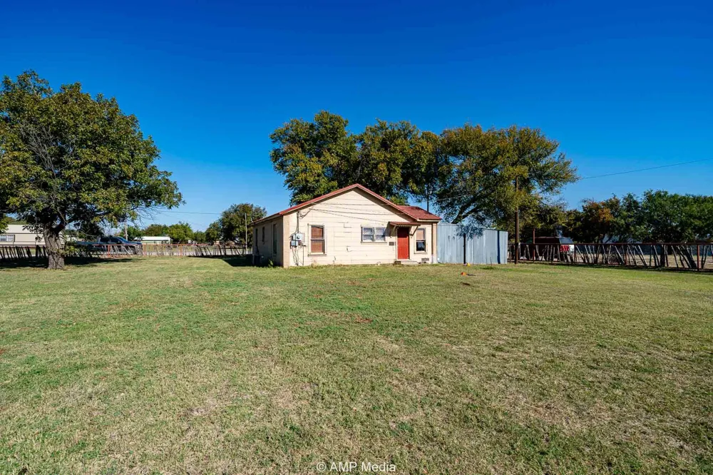 507 E Chestnut Throckmorton, TX 76483