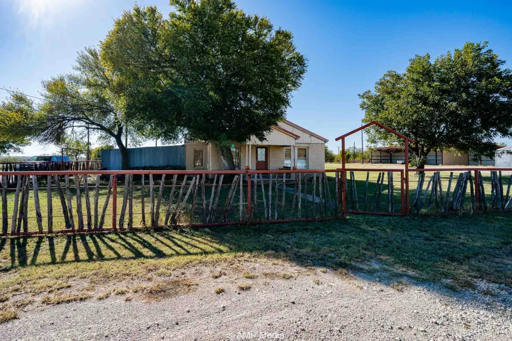 507 E Chestnut Throckmorton, TX 76483