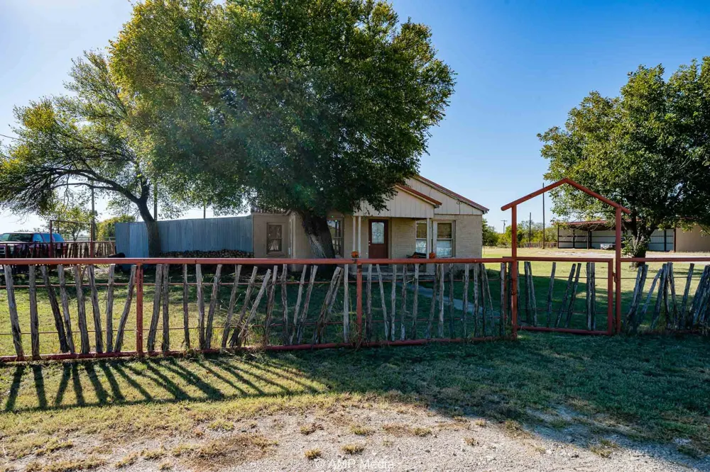 507 E Chestnut Throckmorton, TX 76483