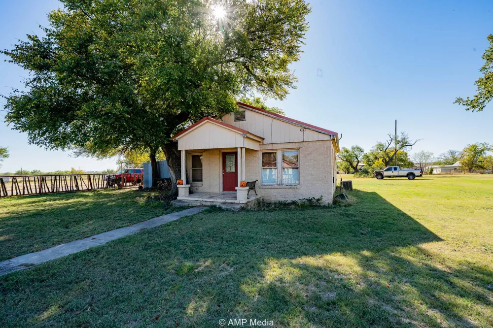 507 E Chestnut Throckmorton, TX 76483