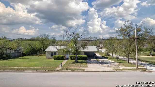 733 Camp Uvalde, TX 78801