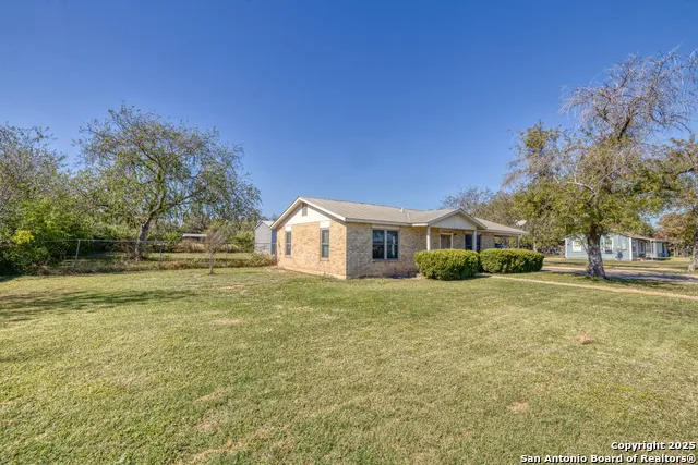 733 Camp Uvalde, TX 78801