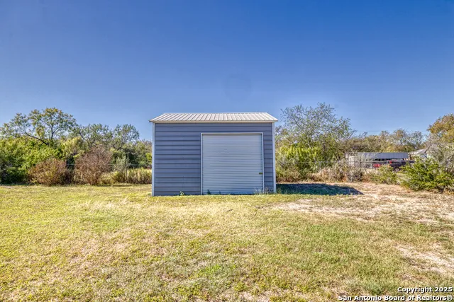 733 Camp Uvalde, TX 78801