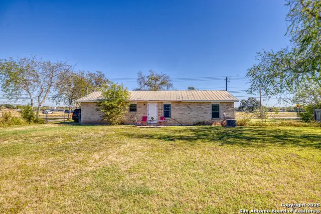 733 Camp Uvalde, TX 78801