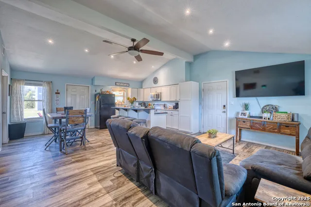 733 Camp Uvalde, TX 78801