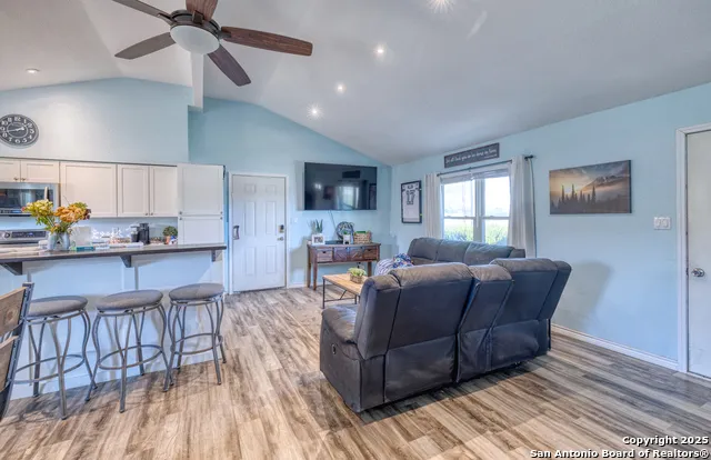 733 Camp Uvalde, TX 78801