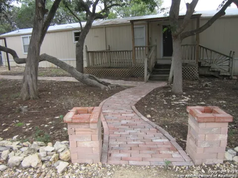 1095 Scenic Dr.