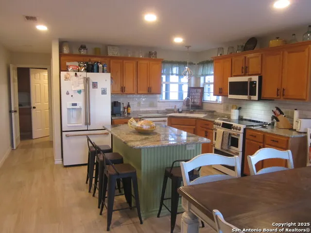 1100 Madrona Ridge Dr. Bandera, TX 78003