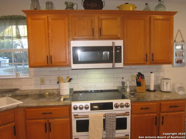 1100 Madrona Ridge Dr. Bandera, TX 78003