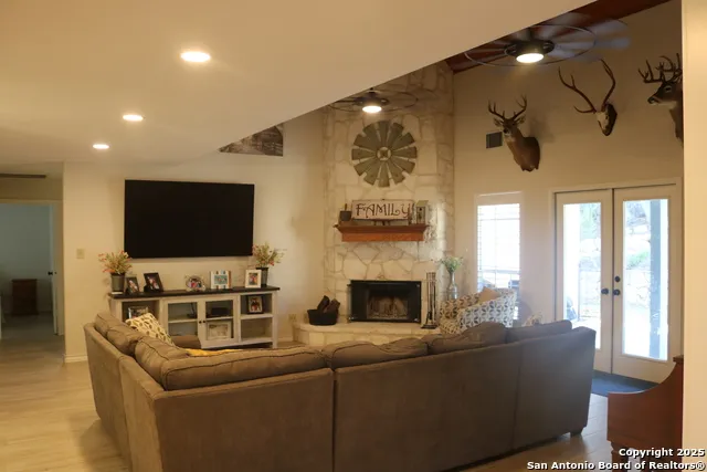 1100 Madrona Ridge Dr. Bandera, TX 78003