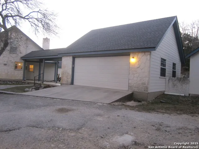 1100 Madrona Ridge Dr. Bandera, TX 78003