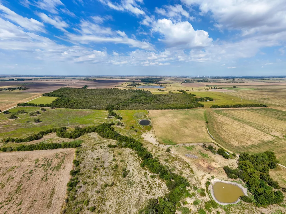1451 CR 483 Taylor, TX 76574