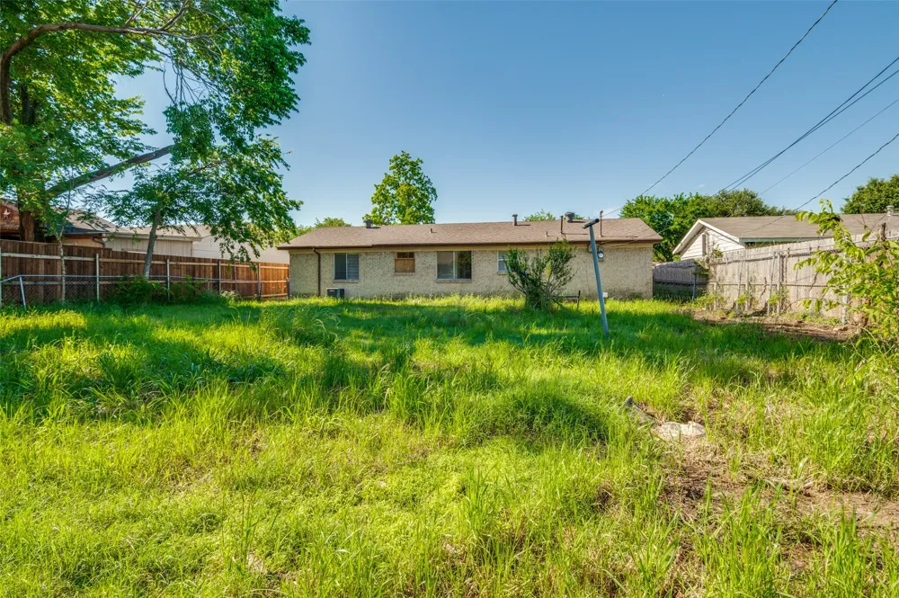 14217 Carla Drive Balch Springs, TX 75180