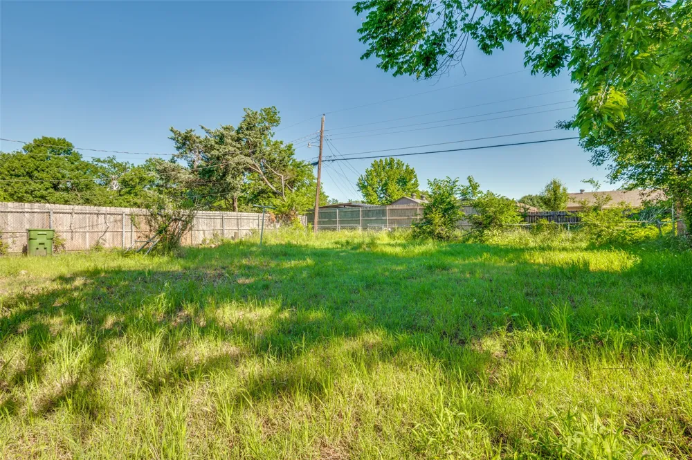 14217 Carla Drive Balch Springs, TX 75180