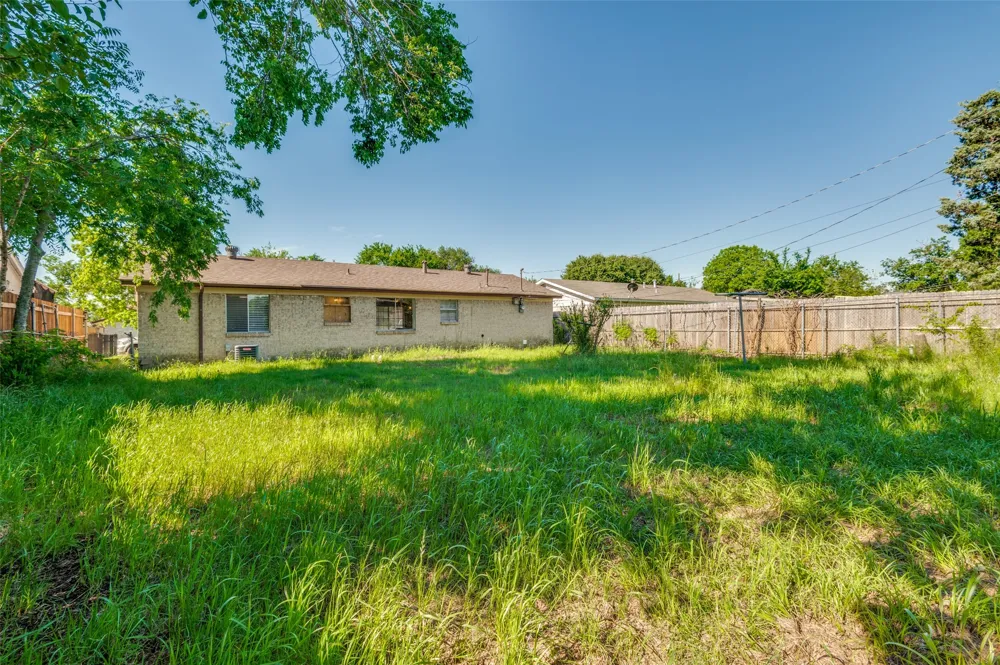 14217 Carla Drive Balch Springs, TX 75180